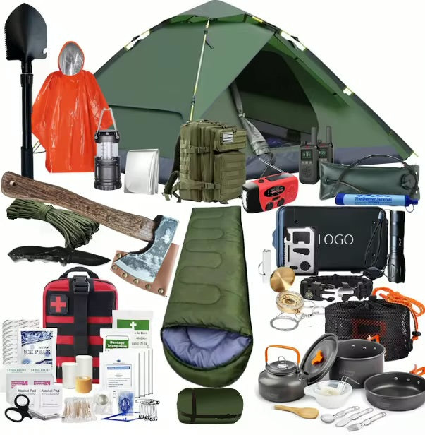 Équipement de survie professionnel SONORA avec outils essentiels pour l'aventure et l'urgence, visible sur fond neutre.