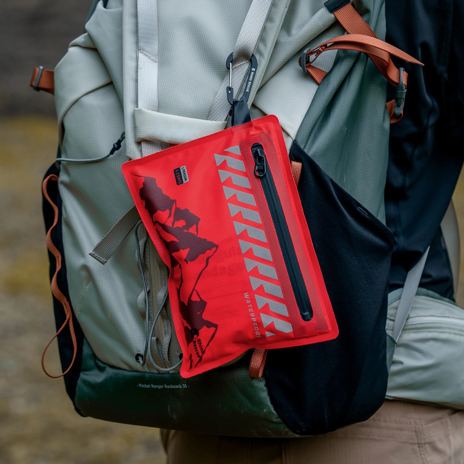 Trousse de premiers secours compacte SONORA avec pansements, ciseaux et autres fournitures essentielles pour soins d'urgence.