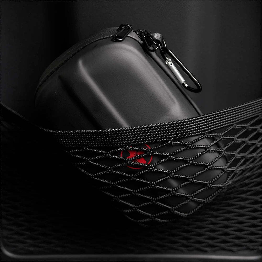 Kit d'urgence portable étanche SONORA de couleur rouge avec outils essentiels pour les situations d'urgence.